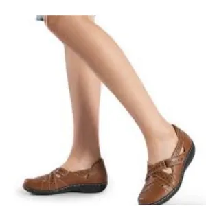 CLARKS NWOT Ashland Spin Q Mary Jane Flats Tan 7.5 thumbnail 2
