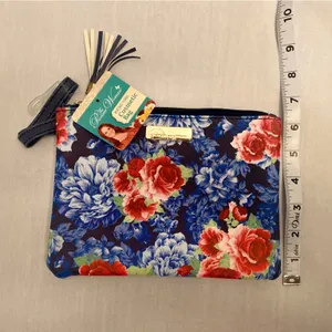 The Pioneer Woman Heritage Floral‎ Cosmetic Bag thumbnail 4