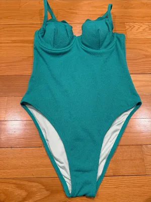 NWT Cupshe one piece swimsuit size medium. thumbnail 1