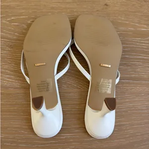 Billini Thong Sandals Xami Size 9 White thumbnail 6