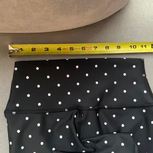 Alo Yoga 3" Airlift High-waist Polka Dot Short Black/White XS thumbnail 3