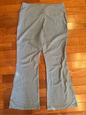 Lululemon Groove Nulu High‑Rise Flared Pant Regular – Size 18 thumbnail 5