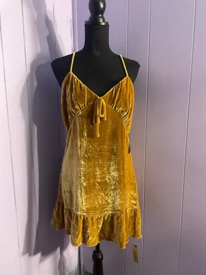 NEW WITH TAGS Reformation Gold Velvet Mini Dress Tie Front Ruffle Hem Size S thumbnail 3