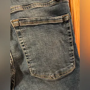 Good American Good Waist Crop Raw Edge Skinny Jeans in Blue331 Size‎ 2 = Size 26 thumbnail 13