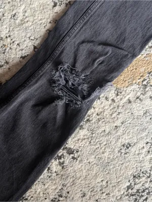 Abercrombie & Fitch Black High-Rise Distressed Straight Jeans thumbnail 5