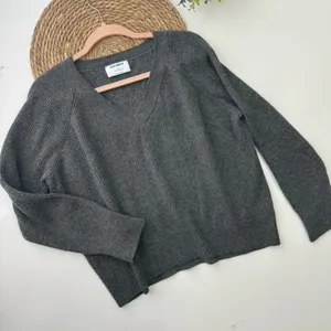 Old Navy NWT Gray V-Neck Knit Long‎ Sleeve Sweater Top Size Medium thumbnail 1