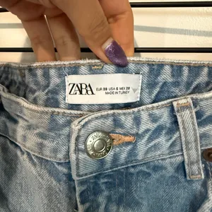 ZARA Wide-Leg Distressed High-Rise Jeans thumbnail 3