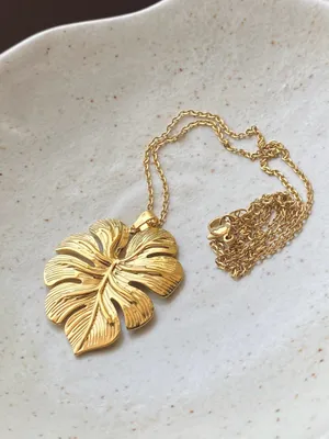 Handmade fully gold tone stainless steel boho fairy monstera plant necklace🌿 thumbnail 4