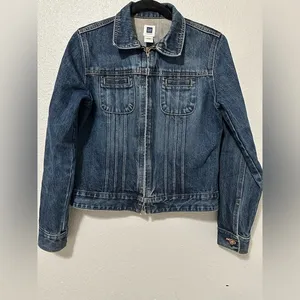 Vintage Gap Classic Blue Denim Jacket size M blue with two small front pockets thumbnail 1