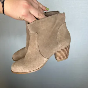 Sole Society Romy Tan Suede Ankle Boots Block Heel Size 6B/36 Taupe Booties thumbnail 3