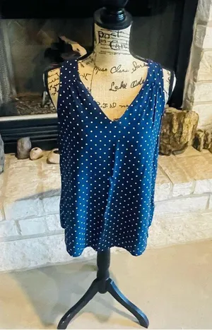 Old Navy Navy Polka Dot Sleeveless Top thumbnail 4