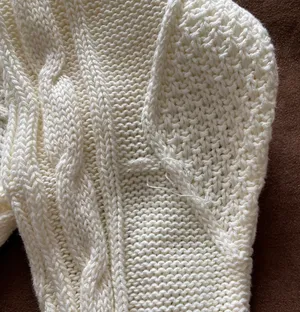 Sweater White Size M thumbnail 3