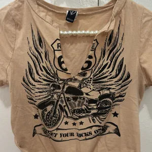 Windsor Size Medium Motorcycle Crop Top Route 66 Rocker V-neck Shirt Tan & Black thumbnail 4
