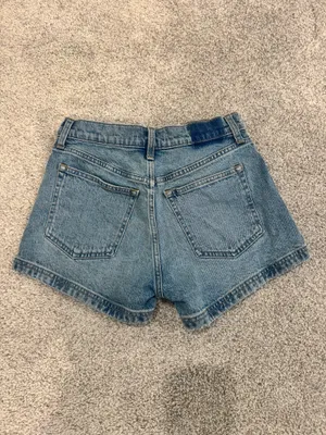 Abercrombie & Fitch 90s High Rise Shorts thumbnail 2
