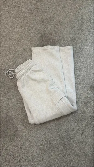 Aritzia Cargo Sweatpants TNA thumbnail 3
