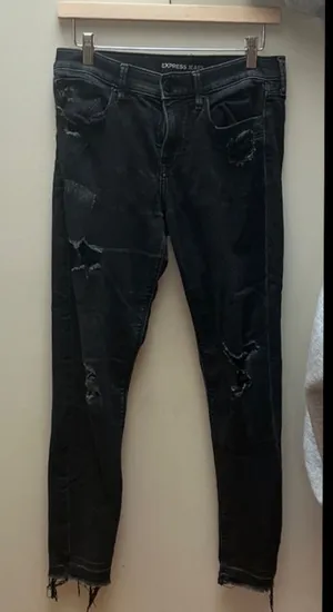 Black Distressed High Wasted Jeans thumbnail 1