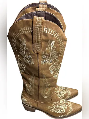 Western Embroidered Heeled Boots in Tan Size 12 thumbnail 10
