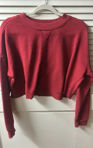 Red long sleeve cropped Size M thumbnail 1