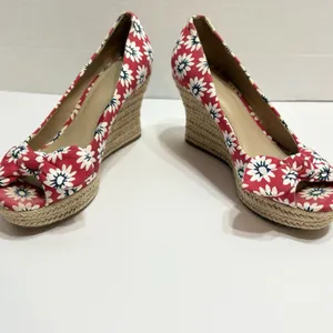 Tory Burch Dory Red Floral Canvas Peep Toe Wedge Espadrilles Size 7.5 Beachy thumbnail 11