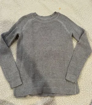 Old Navy Sweater thumbnail 2