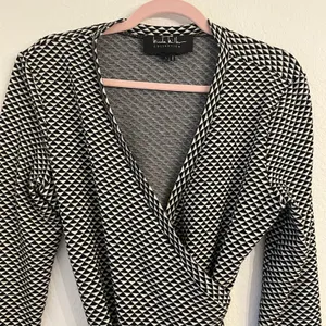 Nicole Miller Collection‎ Claudette Knit Wrap Sweater Dress L Geometric Ruffles thumbnail 3