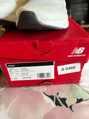 New Balance Sneakers Women’s 8.5 thumbnail 6