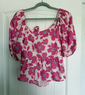 Boutique Top thumbnail 1