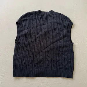 Apparalel cable knit sweater vest thumbnail 2