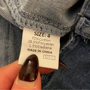 High-Waisted Wide Leg Button-Up Jeans, Blue, Size 4, EUC thumbnail 5
