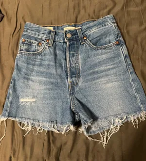 Levis high rise shorts thumbnail 1