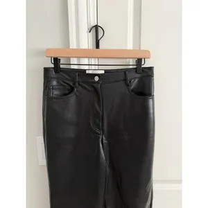 Aritzia Wilfred The Melina Pant Black Vegan Leather Size 6 Tall thumbnail 3