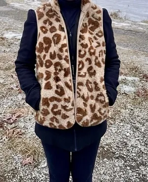 Leopard print vest (Size M) thumbnail 1