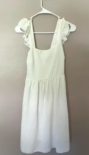 white dress Size M thumbnail 1