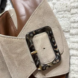 Naturalizer Forrest Slide Sandal Womens 10 Porcelain Beige Suede Tortoise Buckle thumbnail 3
