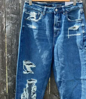 American Eagle outfitters Distressed & Ripped HIGH RISE MOM JEANS NWT thumbnail 4