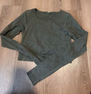 Lululemon green ebb to street long sleeve top thumbnail 1