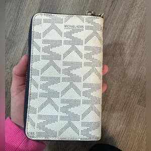 Michael Kors Monogram Wallet Wrislet thumbnail 4