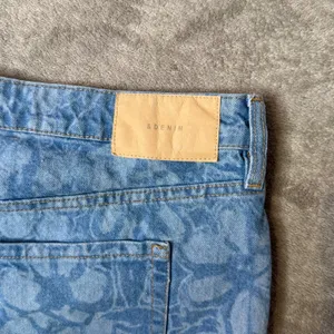 H&M‎ 90s Floral Denim Mini Skirt Frayed Hem Blue Y2K Grunge Button Fly Size 10 thumbnail 10