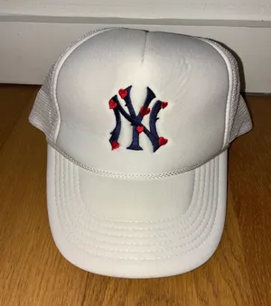 White Trucker Hat with Yankees Logo and Heart Detailing thumbnail 1