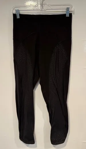 Black‎ Lululemon Athletic Capri Patterned Leggings thumbnail 1