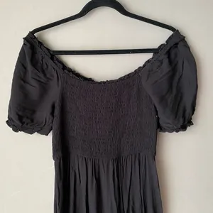 ZESICA Boho Flowy Dainty Smocked Tiered Maxi Dress‎ Black thumbnail 2