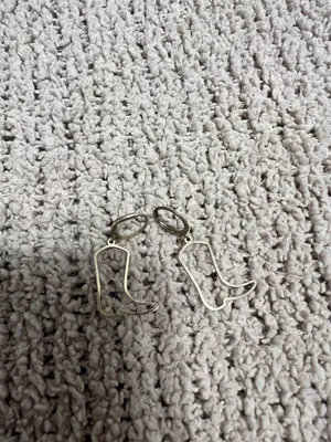 SHEIN Gold Cowboy Boot Outline Hoop Earrings thumbnail 2