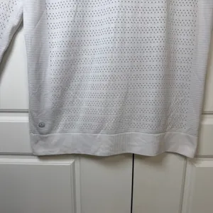 Lululemon Swiftly Tech Long Sleeve Women 4 Light Gray Perforated Mesh Top thumbnail 7