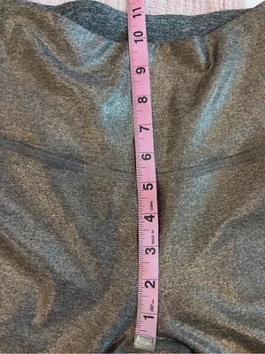 Beyond Yoga Dusted High Waisted Midi legging in Rose Gold size Small thumbnail 8