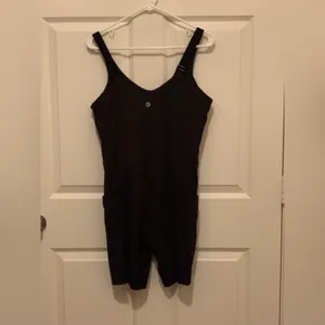 Iuga Seamless Black Bodysuit. Size thumbnail 3