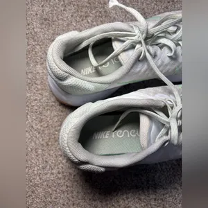 Nike Women’s Renew sneakers Women’s 6 Mint and White running thumbnail 9