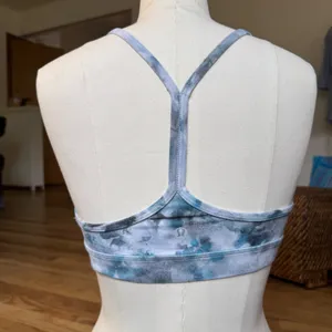 Lululemon Flow Y Bra Size 4 Blue Grey‎ Watercolor Tie Dye Racerback Sports Bra thumbnail 2