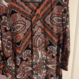 Van Heusen size L Blouse. Very pretty! NWOT Sz M thumbnail 2