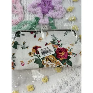 Home-X Floral‎ Tapestry Kiss Lock Clutch Bag Cream Red Yellow Rose SKU 65888 thumbnail 6