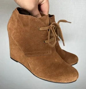Dolce Vita Brown Suede Lace Up Wedge Ankle Boots Round Toe Size 7.5 thumbnail 1
